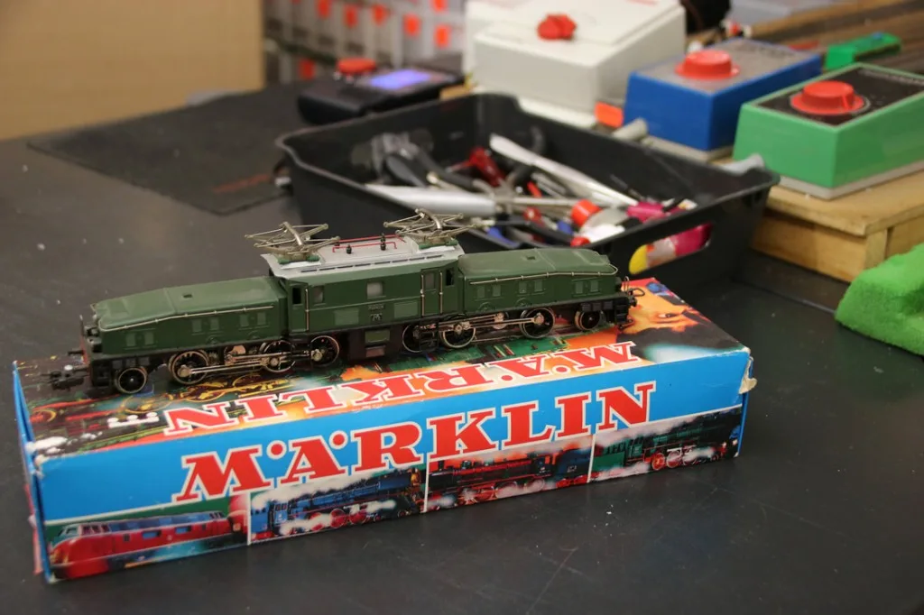 Detailliertes Modell einer Märklin Lokomotive