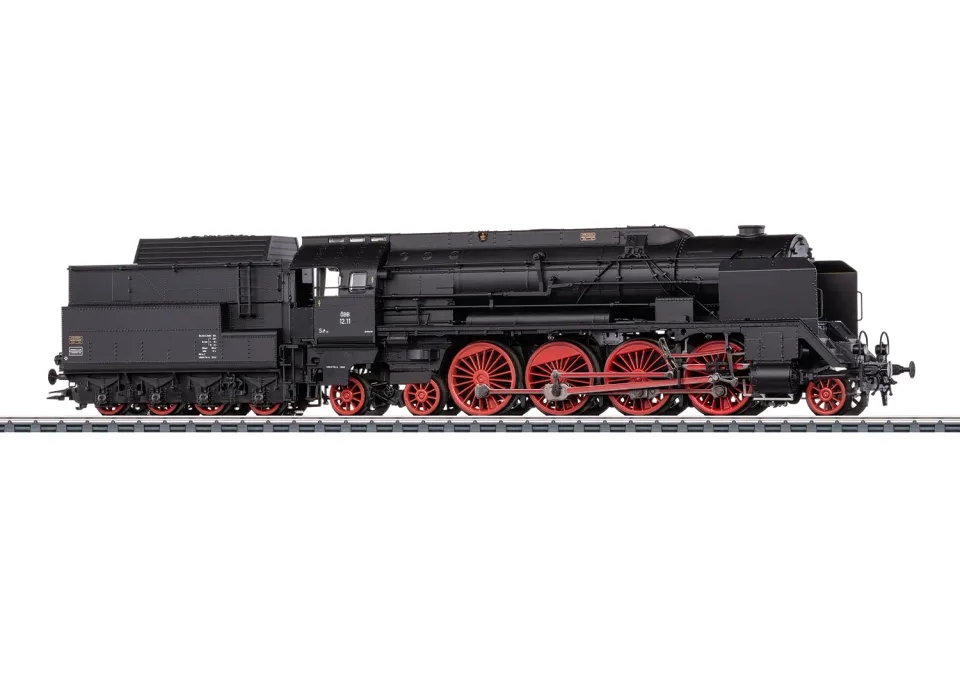 Seitenansicht der Märklin-Dampflok 12.11 mit rot lackierten Treibrädern und Tender